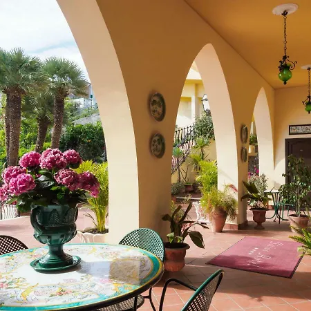 天狼星酒店 陶尔米纳